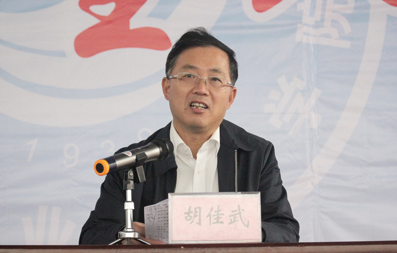 胡佳武书记为2018级新生授课.jpg