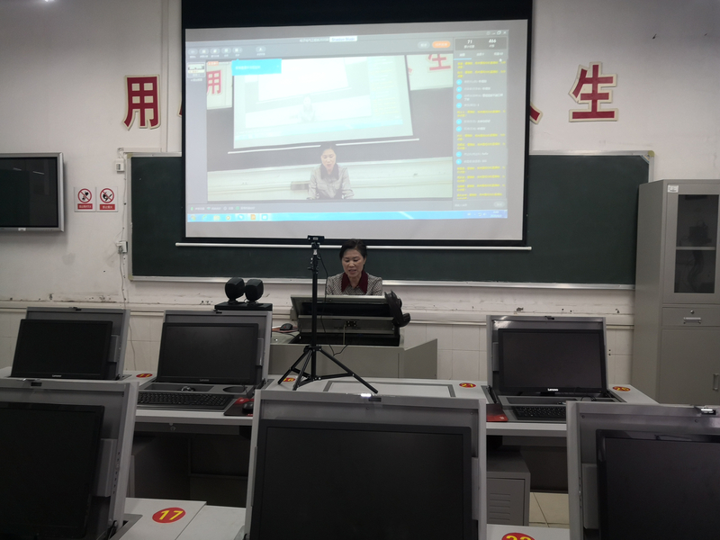 1学院党委委员、副院长廖冬云对毕业生提出要求.jpg